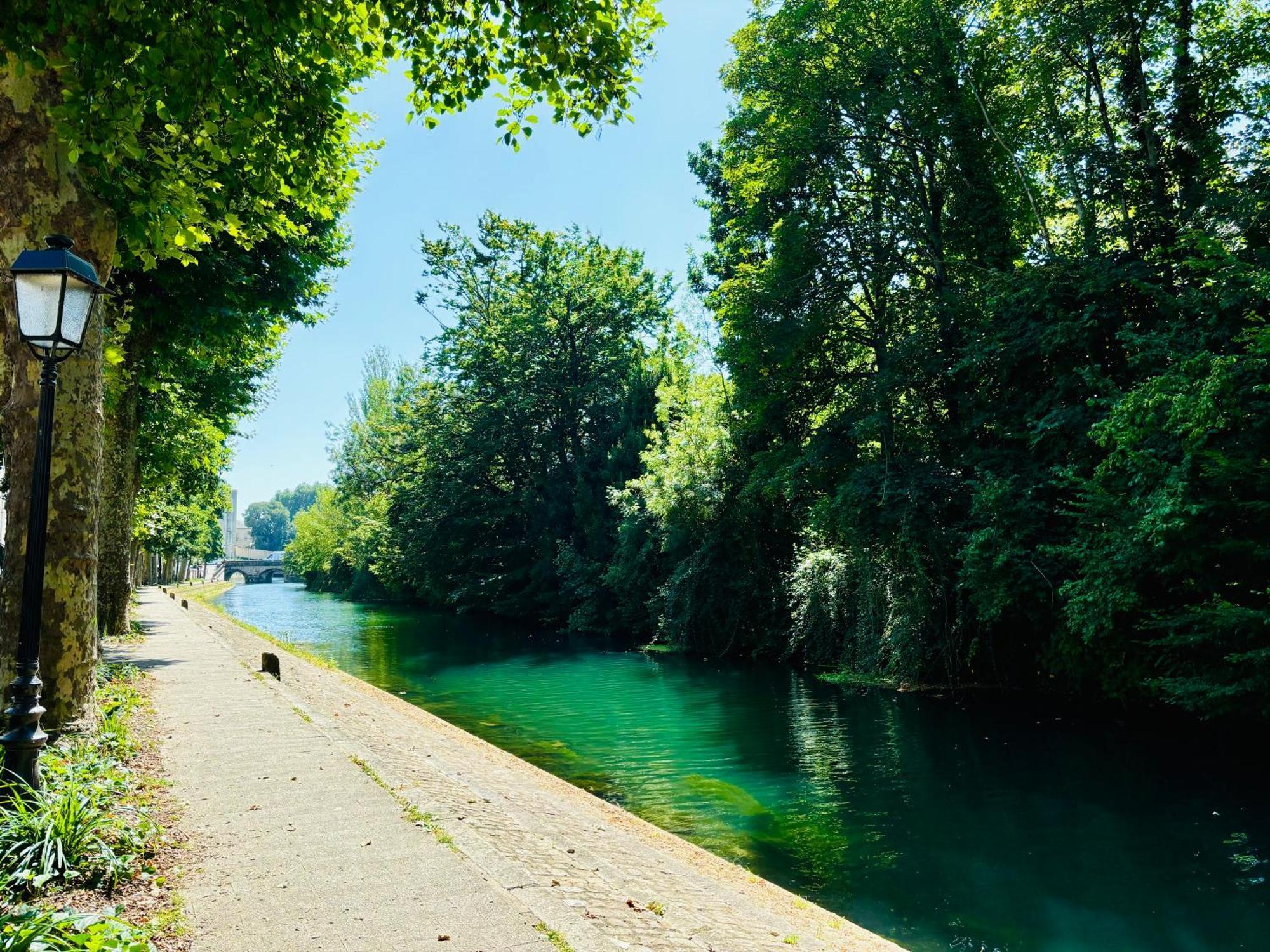 La Maison Du Parc, Charme Et Tranquillite Niort Bagian luar foto