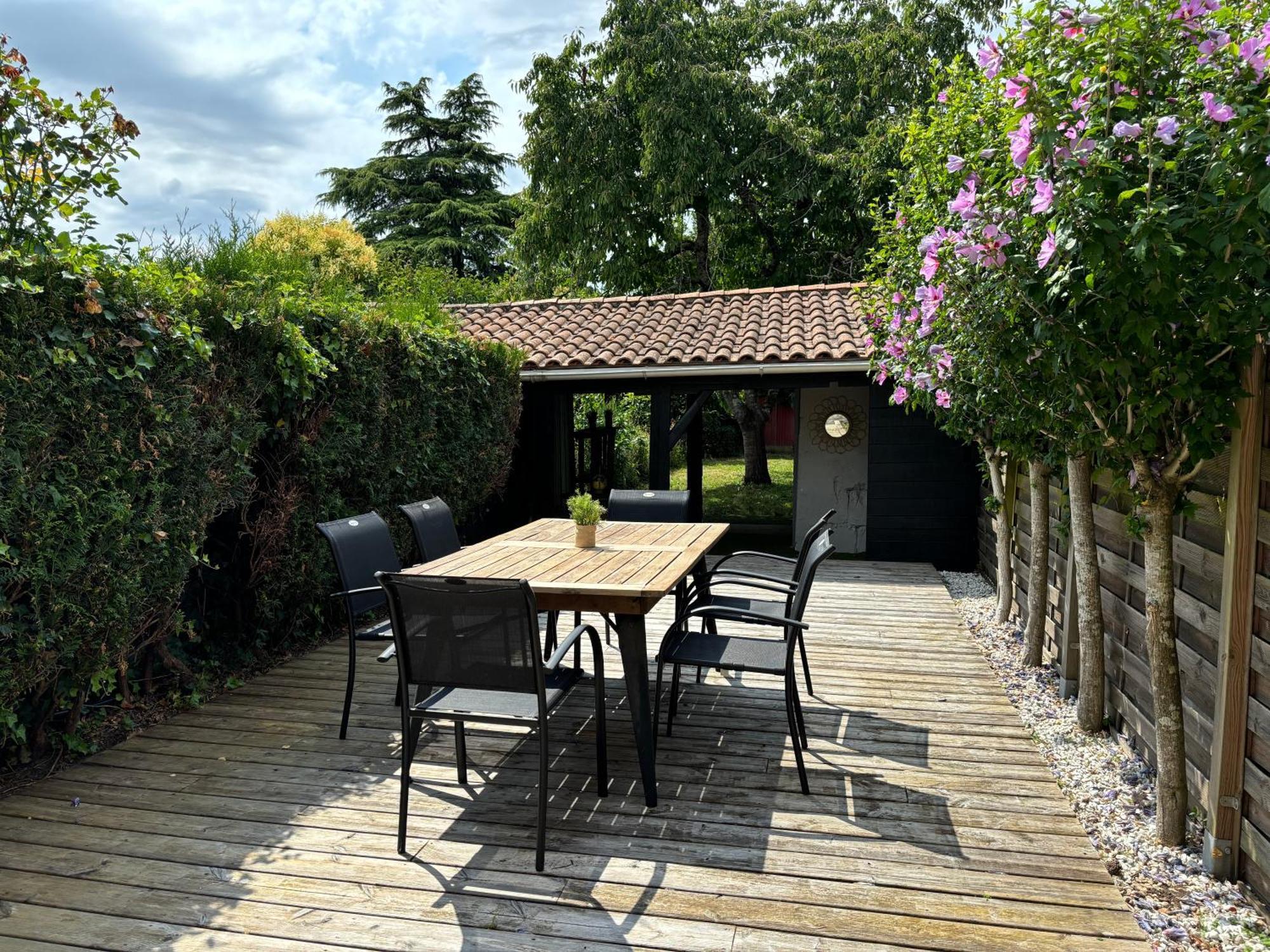 La Maison Du Parc, Charme Et Tranquillite Niort Bagian luar foto