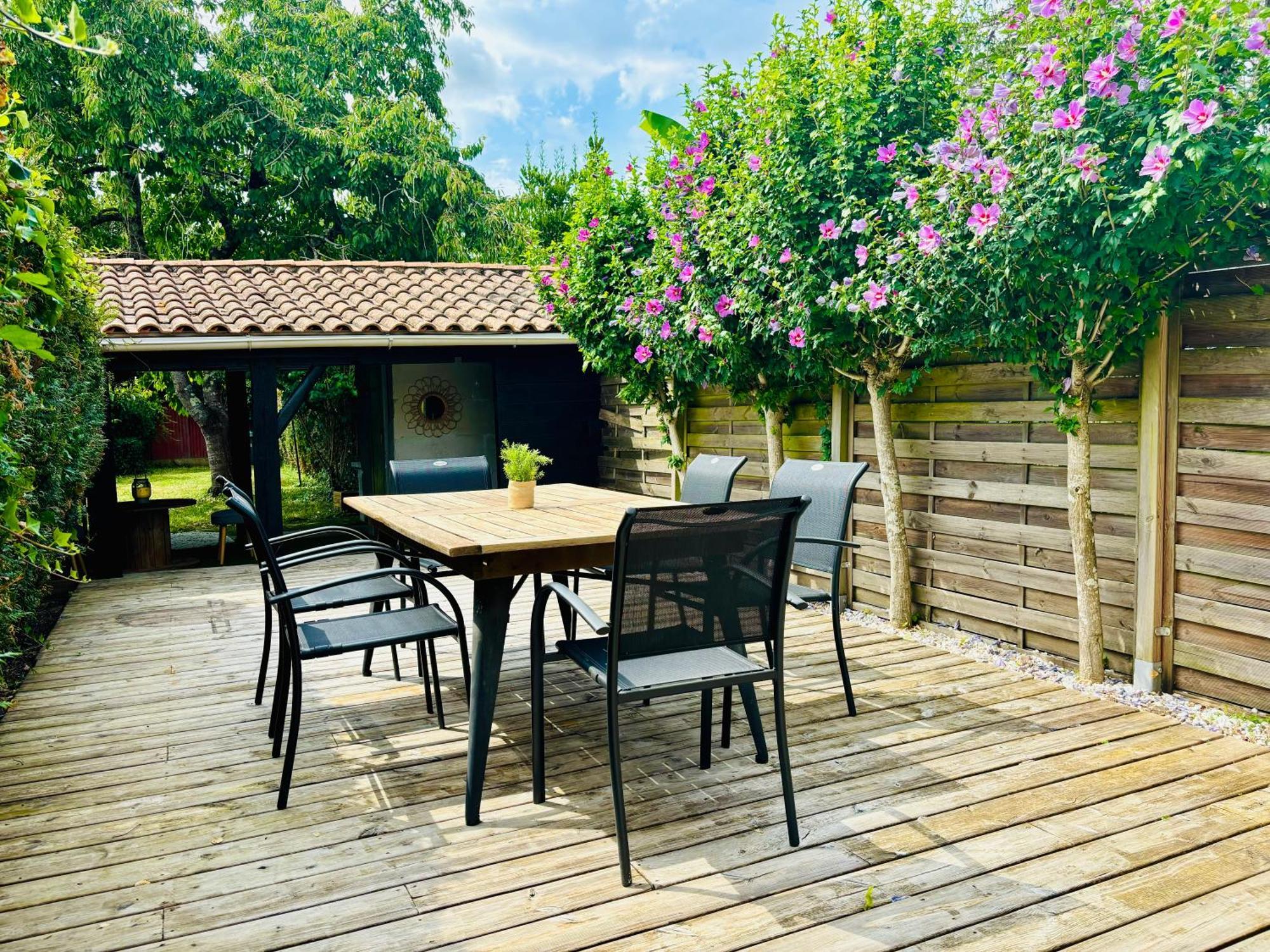 La Maison Du Parc, Charme Et Tranquillite Niort Bagian luar foto