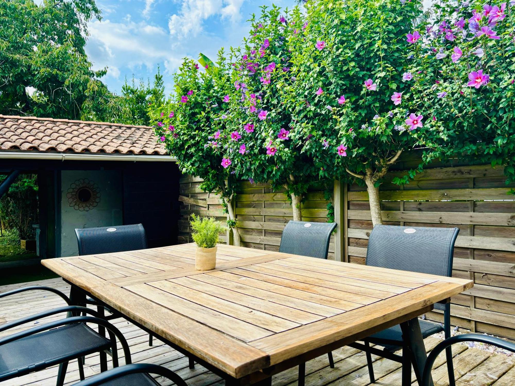 La Maison Du Parc, Charme Et Tranquillite Niort Bagian luar foto