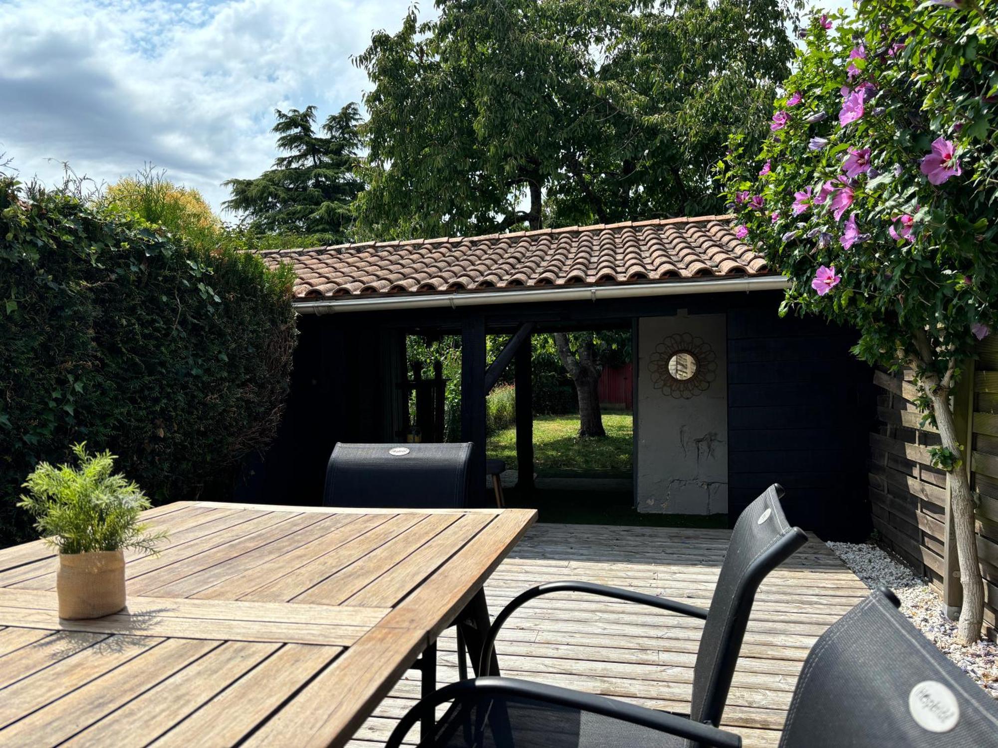 La Maison Du Parc, Charme Et Tranquillite Niort Bagian luar foto